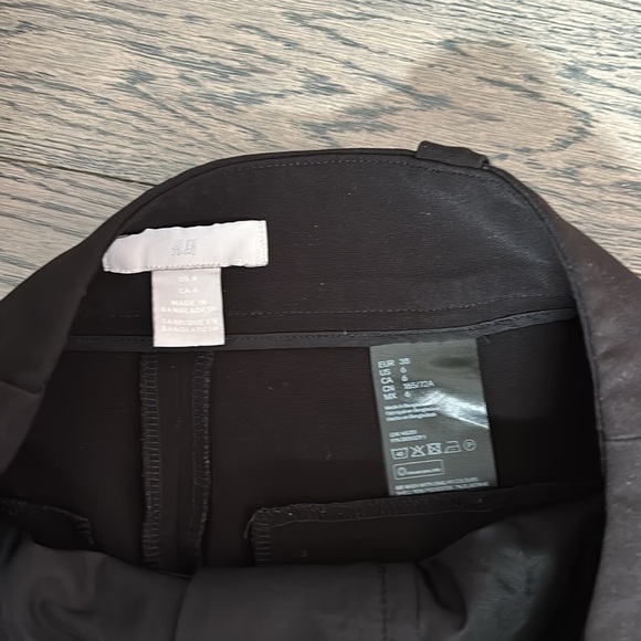 Black high waisted shorts - Picture 3 of 9